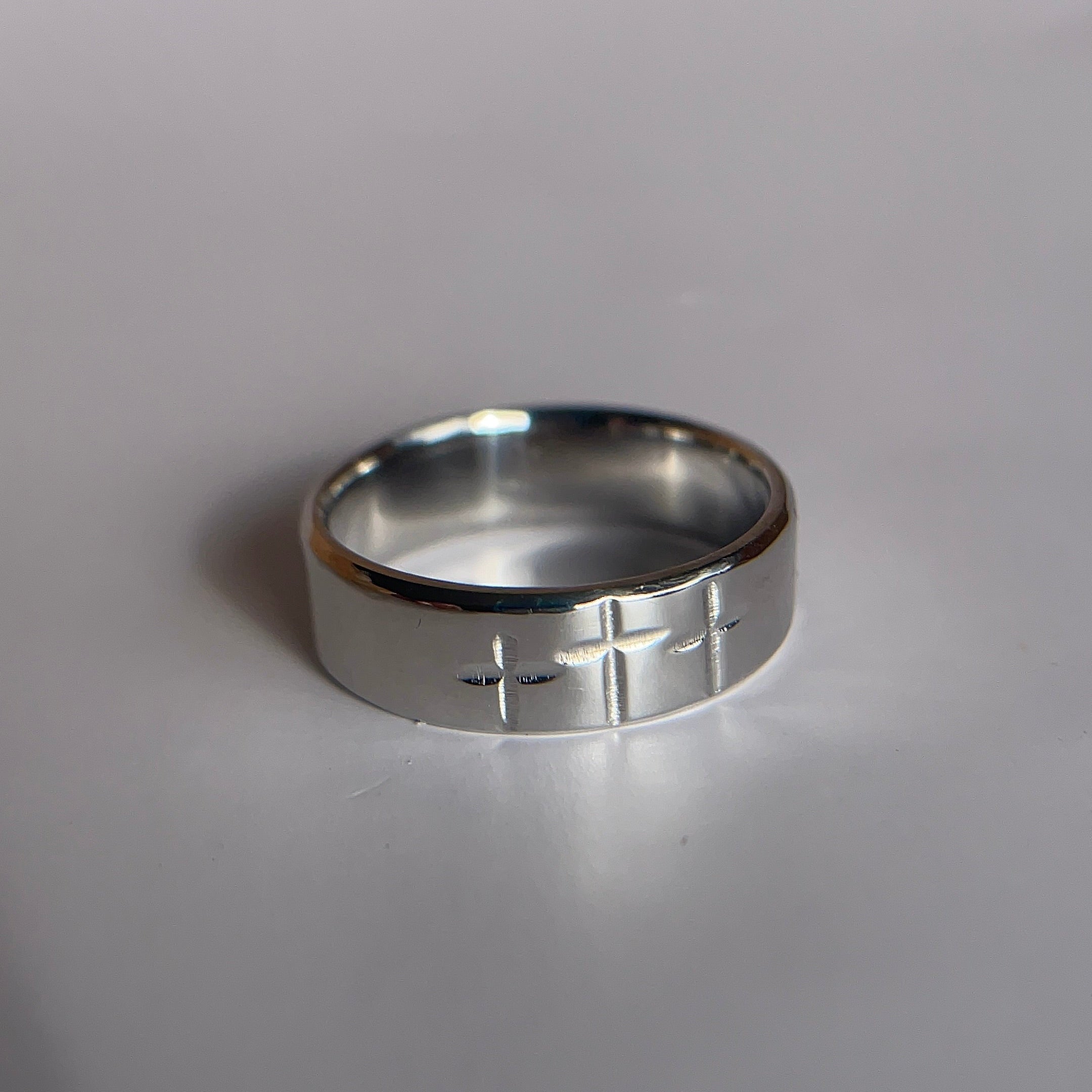 Three crosses ring