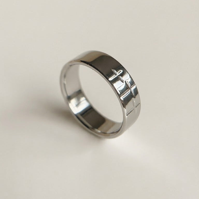 Three crosses ring