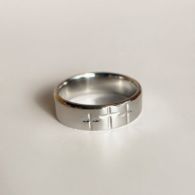 Three crosses ring